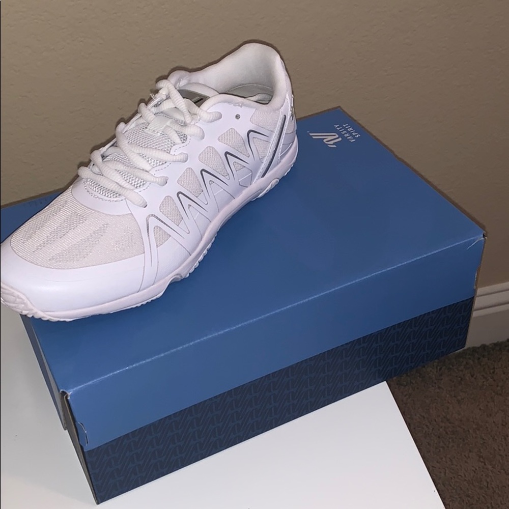 BRAND NEW VARSITY Edge Cheerleading Shoes